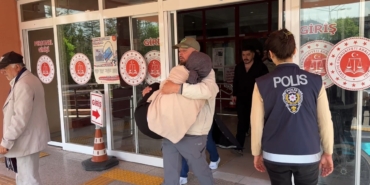 oglunun-olum-davasinda-erteleme-karari-cikan-anne-hastanelik-oldu-5elCwYsI.jpg