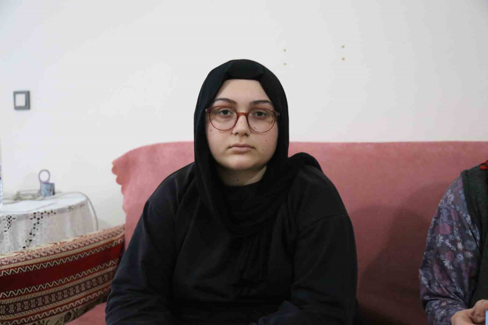 ogluyla birlikte kaybolan kadinin 16 yasindaki kizi kaybolduklarini internet sayfalarinda cikan haberlerden ogrendim 0 qqP1SyrY