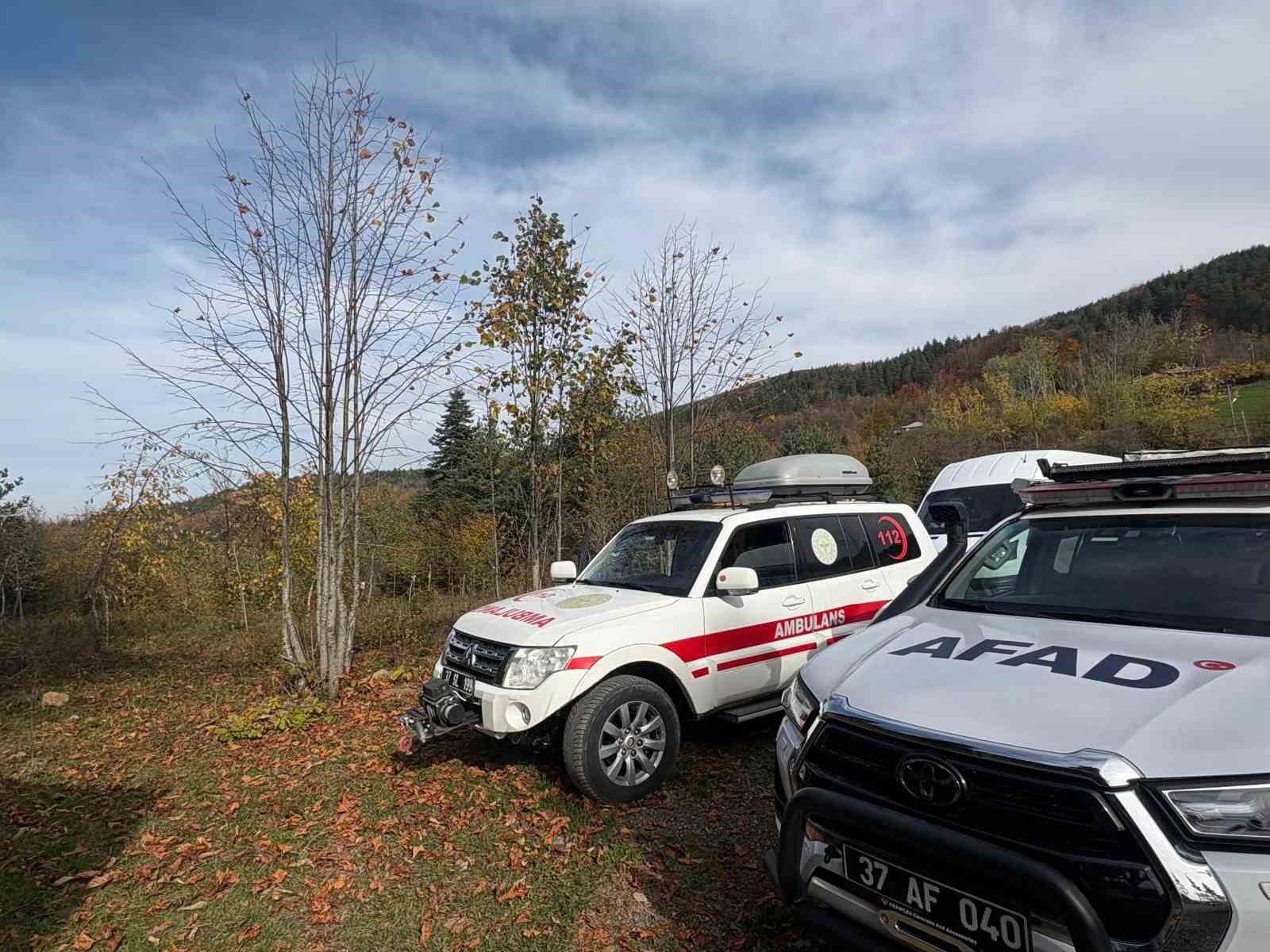 ogluyla birlikte kaybolan kadinin telefon sinyalinin alindigi bolgede arama calismalari suruyor 4
