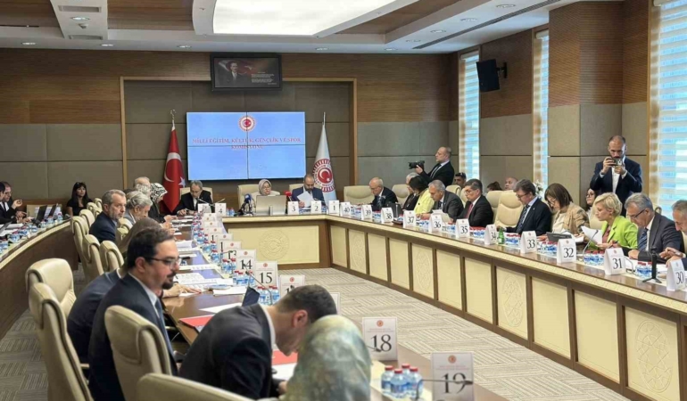 ogrenci-affina-iliskin-kanun-teklifi-komisyonda-pnPppYUK.jpg
