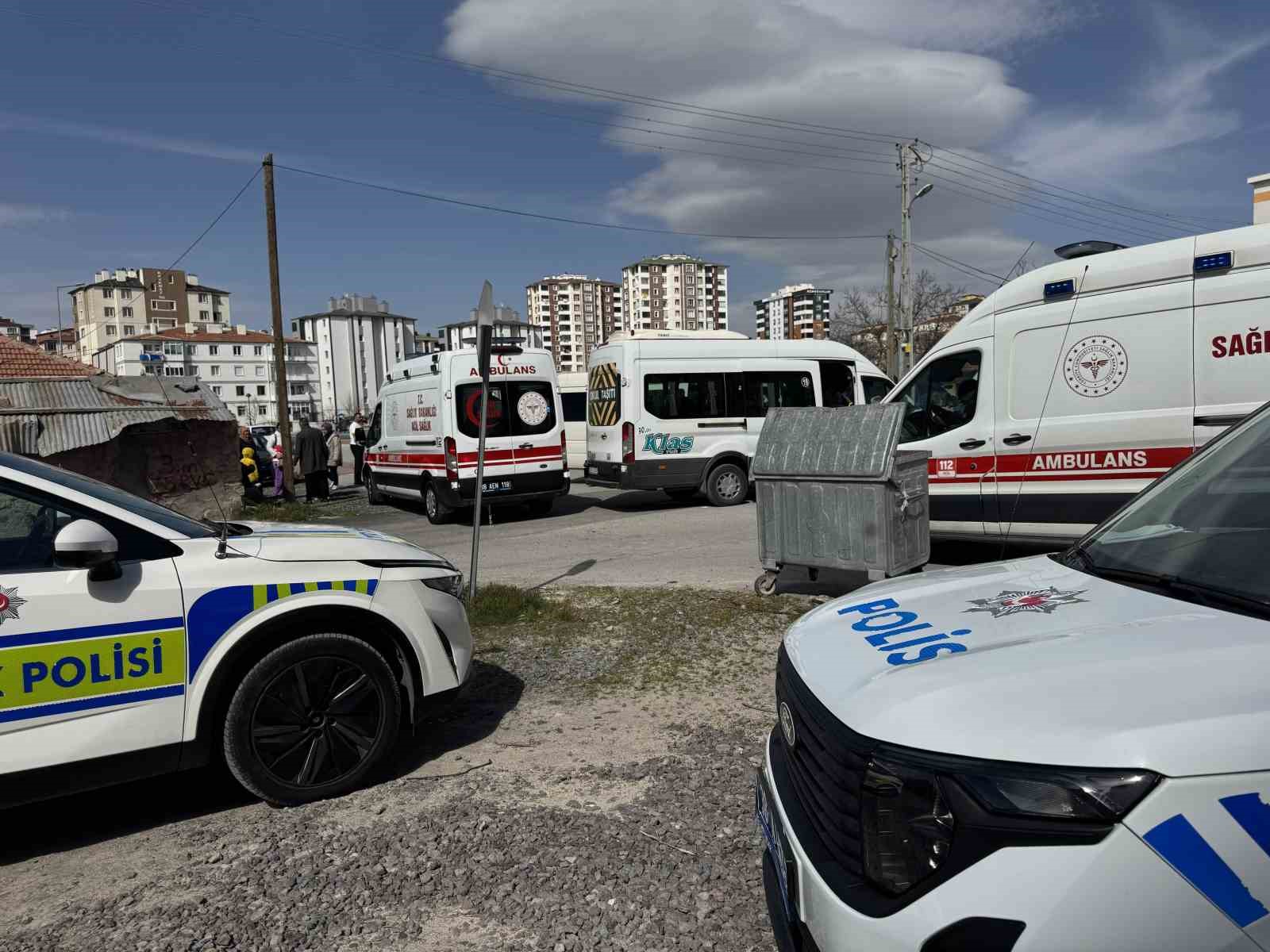 ogrenci ile rehabilitasyon servisi carpisti 5 yarali 4 R1JVY83h
