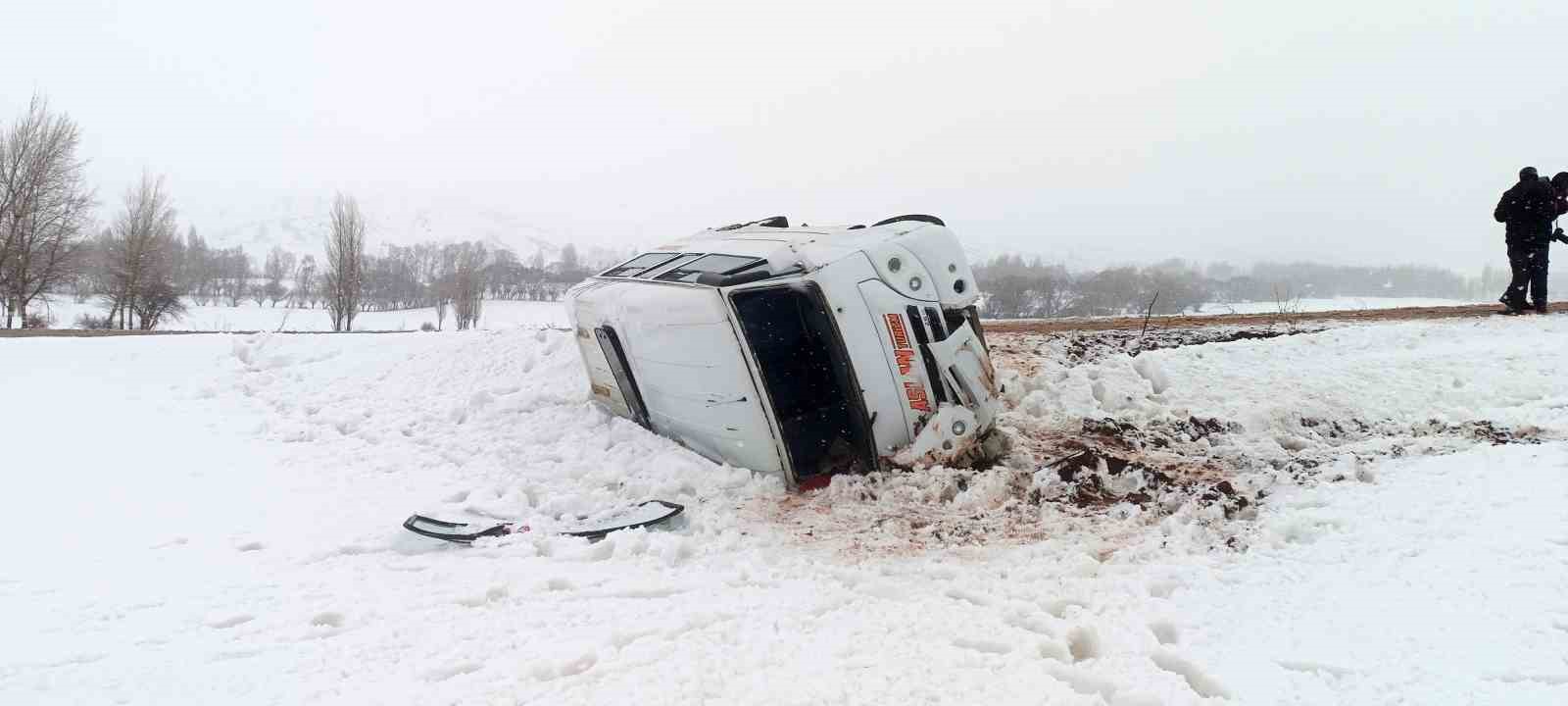 ogrenci servisi devrildi 10 yarali 3 OqVPTlqj