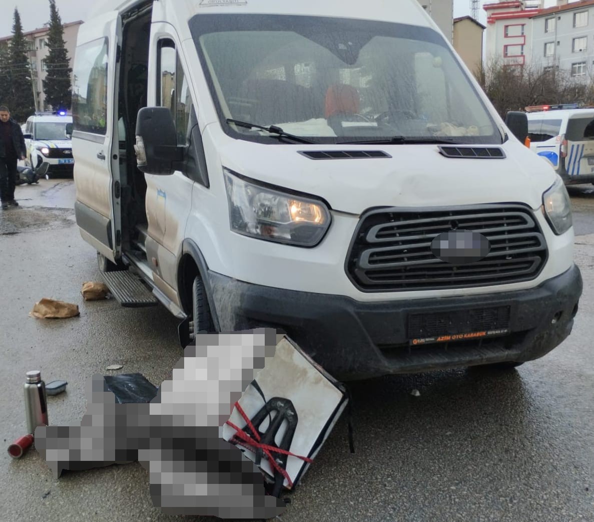 Öğrenci servisi ile çarpışan motokurye kaldırıldığı hastanede hayatını kaybetti 4 ogrenci servisi ile carpisan motokurye kaldirildigi hastanede hayatini kaybetti 0 9nhmrFqb