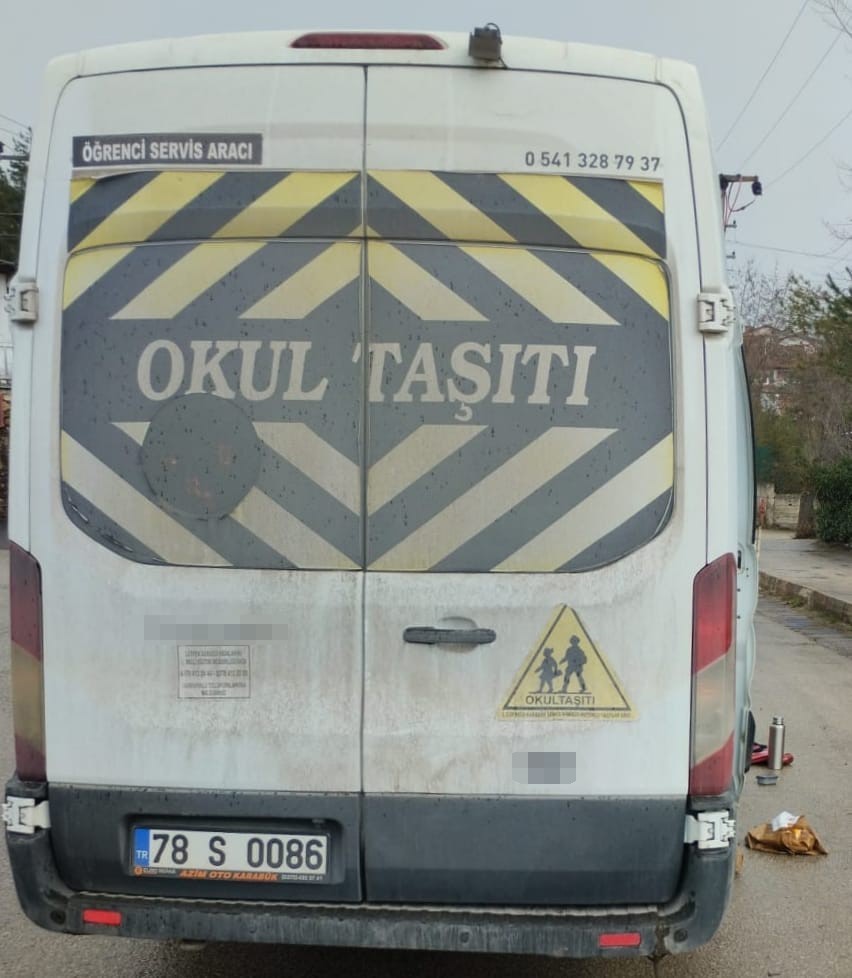 Öğrenci servisi ile çarpışan motokurye kaldırıldığı hastanede hayatını kaybetti 5 ogrenci servisi ile carpisan motokurye kaldirildigi hastanede hayatini kaybetti 1