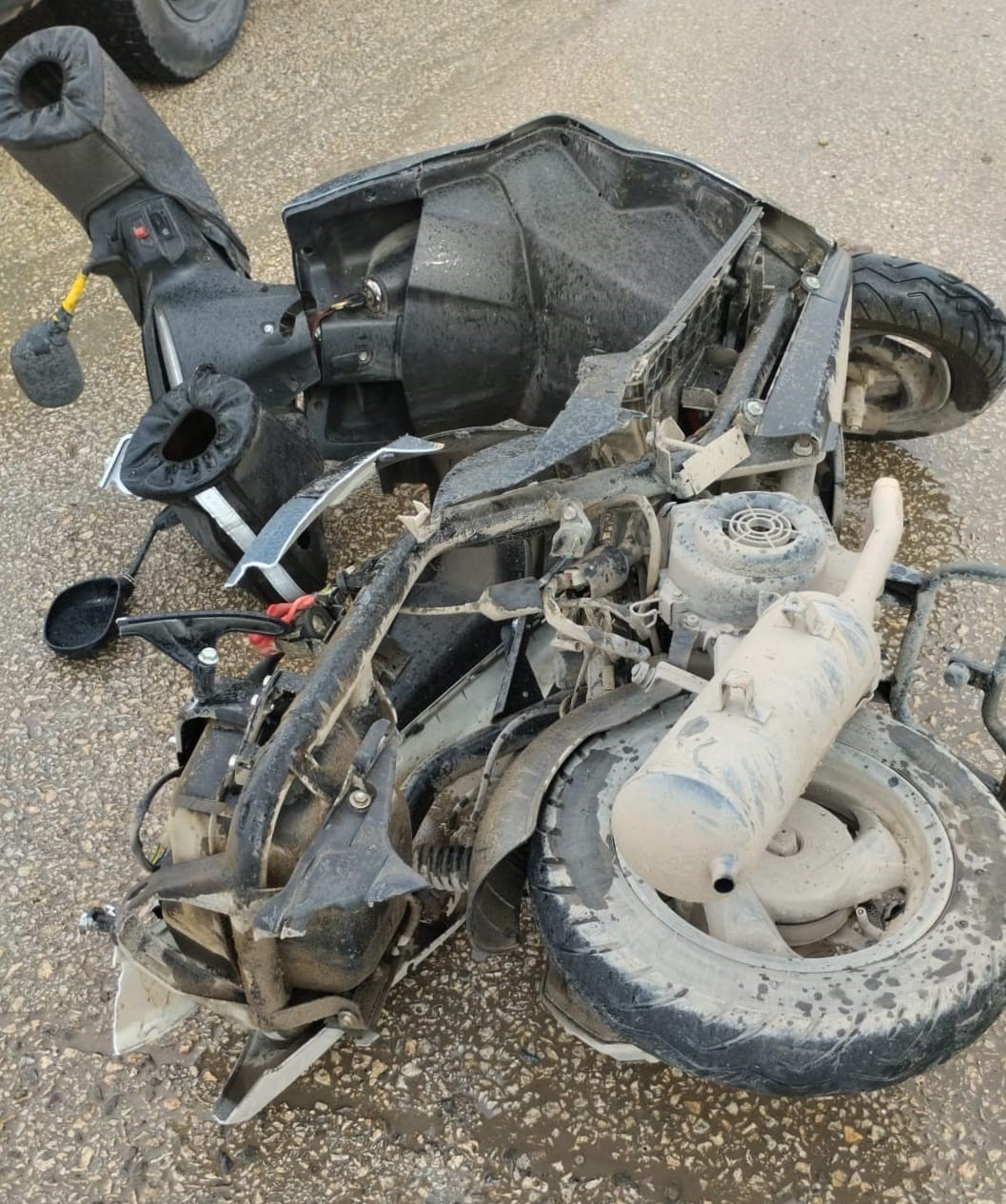 Öğrenci servisi ile çarpışan motokurye kaldırıldığı hastanede hayatını kaybetti 6 ogrenci servisi ile carpisan motokurye kaldirildigi hastanede hayatini kaybetti 2 XrgNRhSv