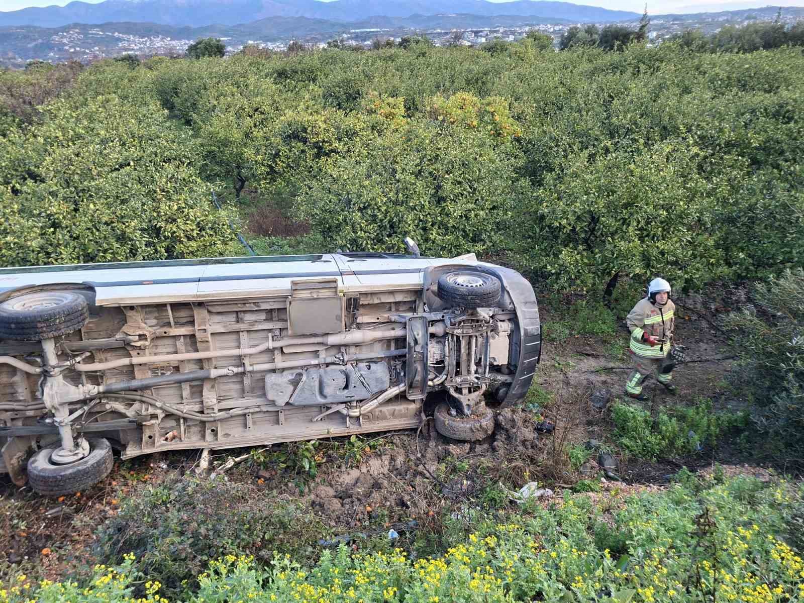 ogrenci servisi narenciye bahcesine uctu 9 yarali 0 3kc46AkN