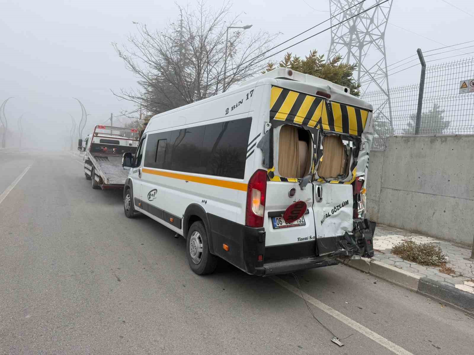Öğrenci servisi, tır ve hafif ticari aracın karıştığı kazada 20 kişi yaralandı 6 ogrenci servisi tir ve hafif ticari aracin karistigi kazada 20 kisi yaralandi 2 r5I5F82W