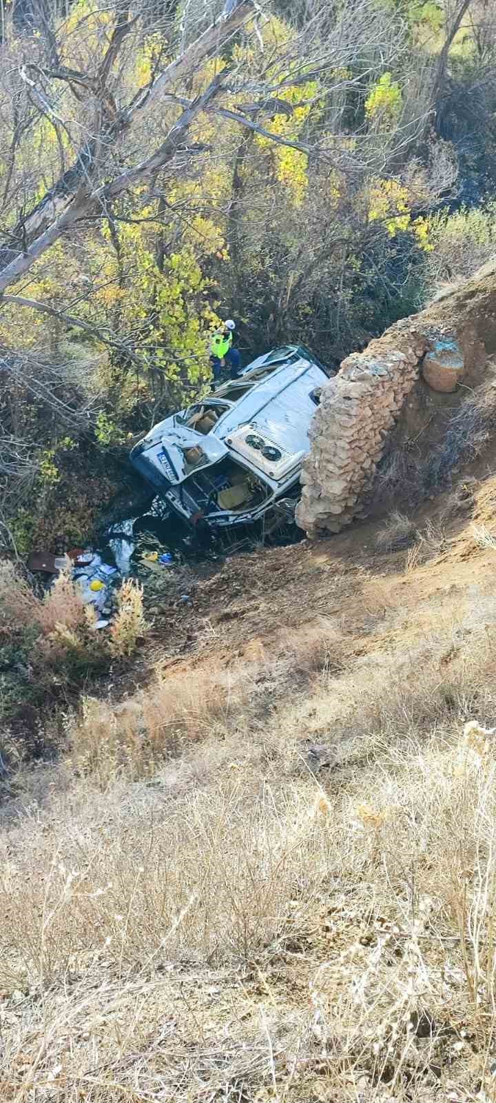 ogrenci servisi ucuruma yuvarlandi 14 yarali 7