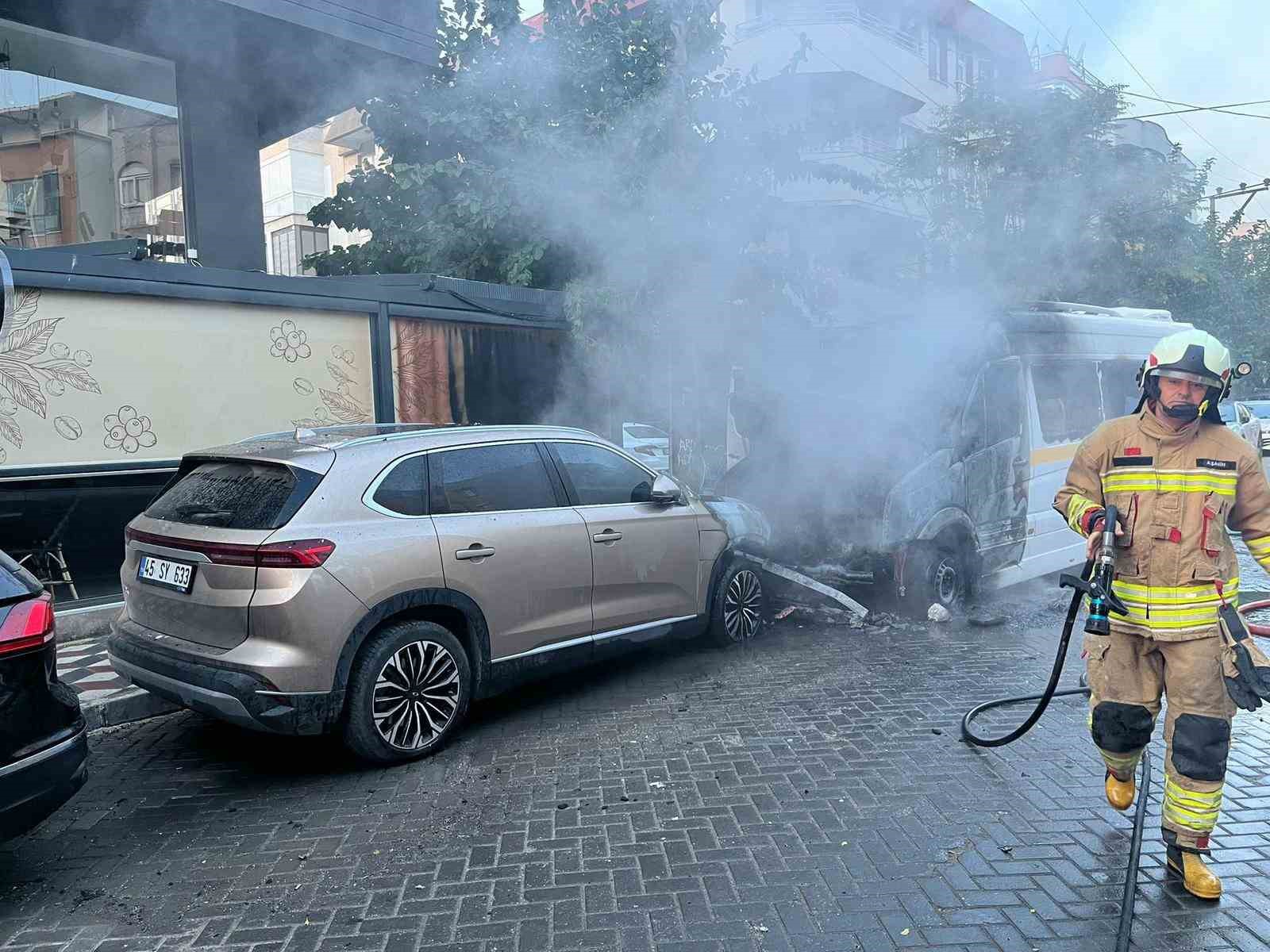 ogrenci servisi yandi 13 cocuk son anda kurtarildi 0 1yk6n33L