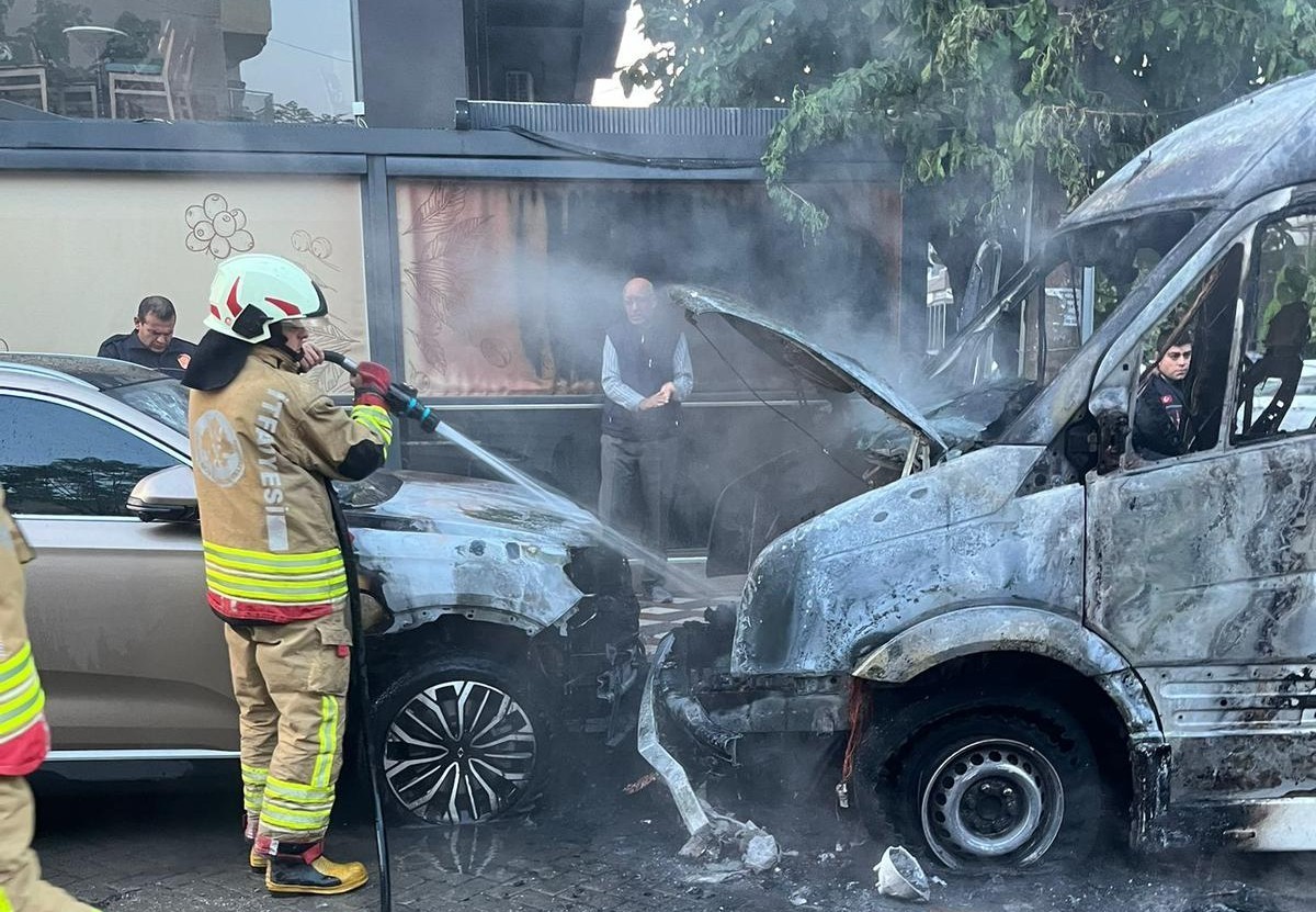 ogrenci servisi yandi 13 cocuk son anda kurtarildi 1 Wy9uRINw
