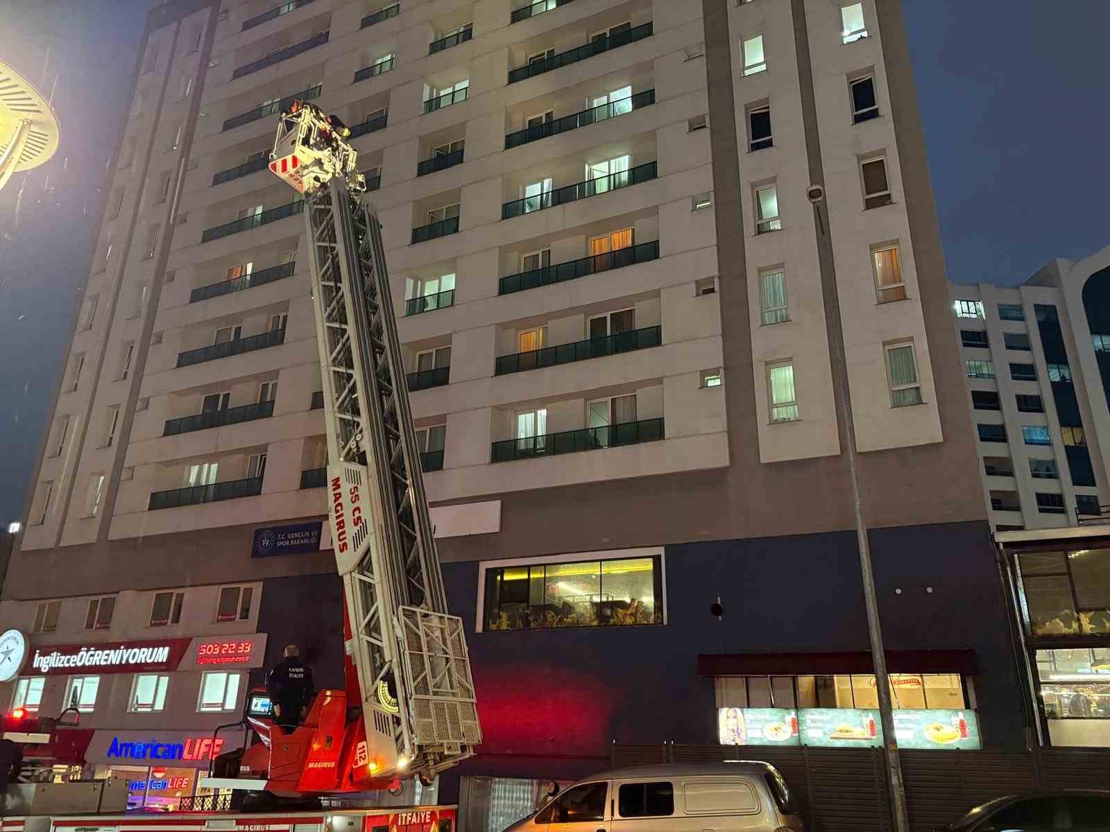 Öğrenci yurdunda yangın paniği: Öğrenciler sokağa döküldü 5 ogrenci yurdunda yangin panigi ogrenciler sokaga dokuldu 1 6AXZtwzH