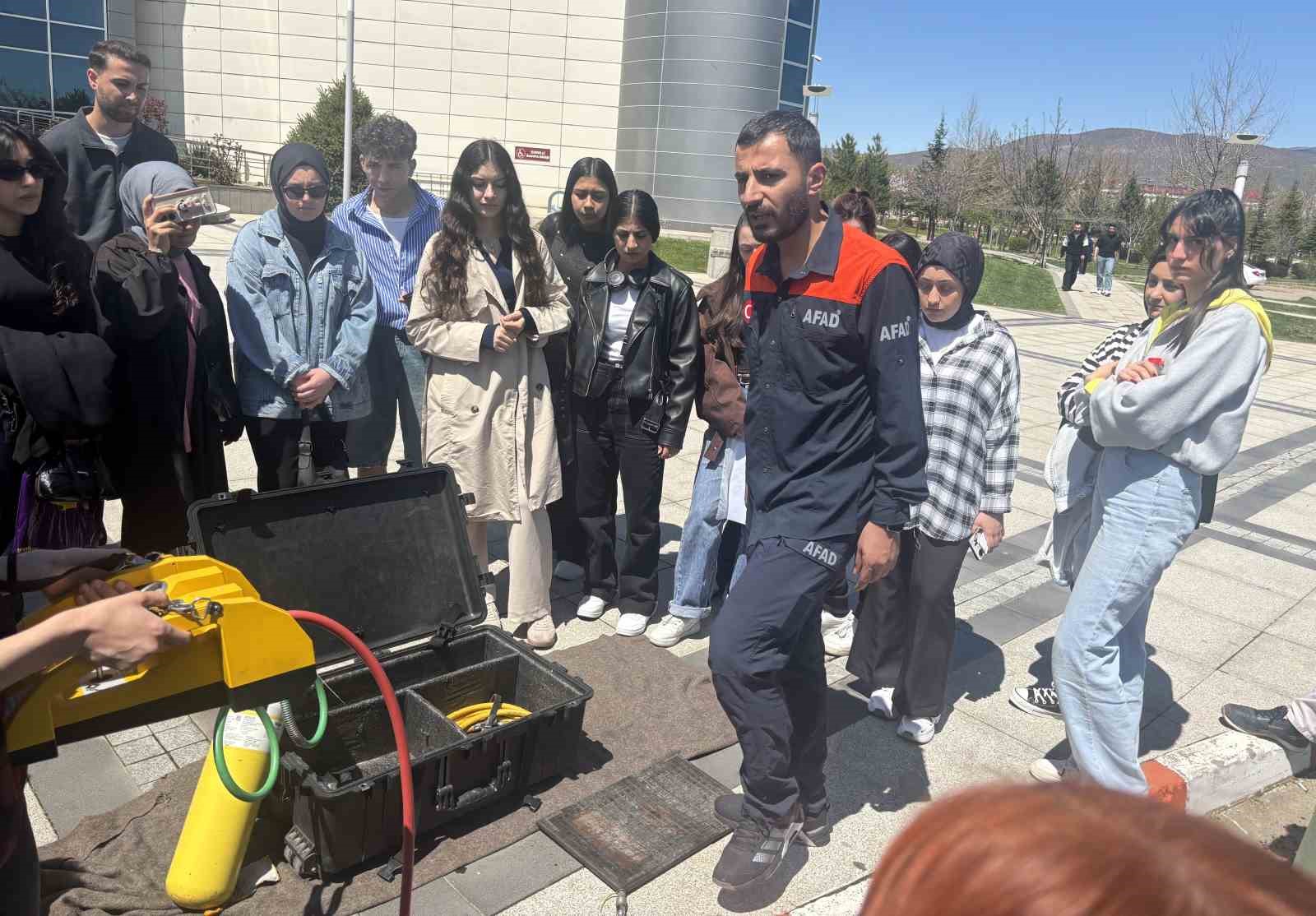 ogrenciler afad gonulluluk egitimi ile bilincleniyor 1 BNkOlBFT