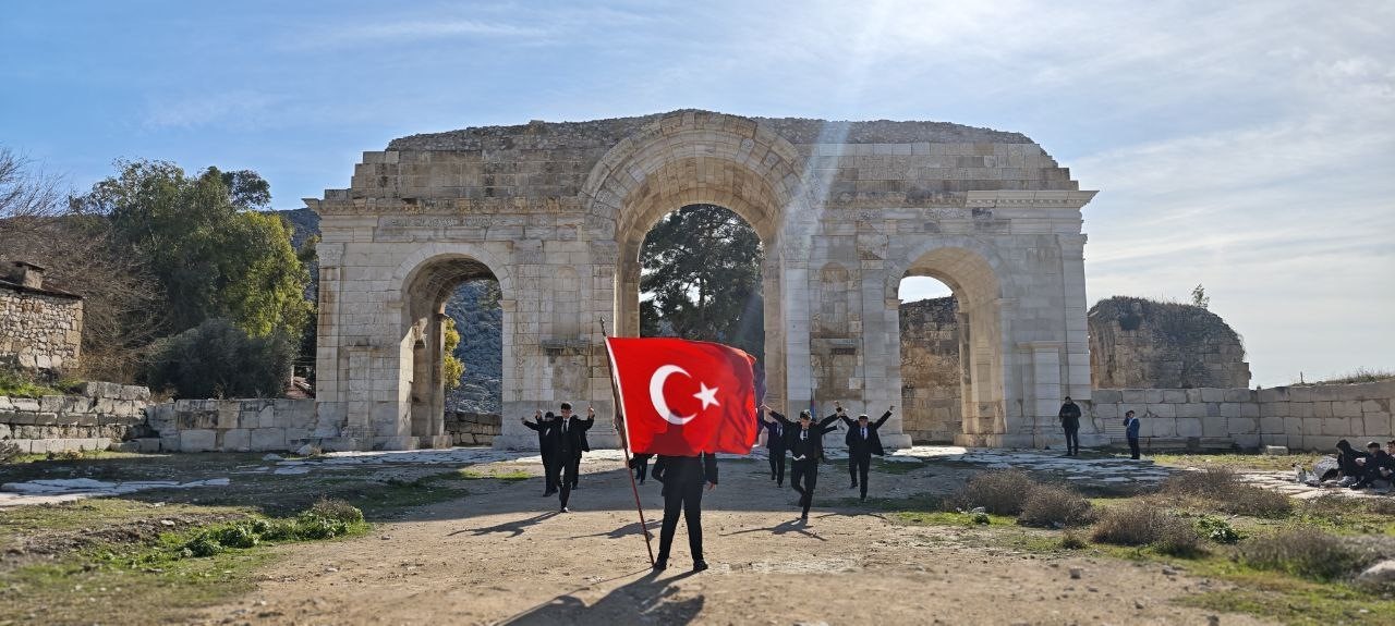 ogrenciler anvarzada zeybek oynadi 2 P1kVG6gA