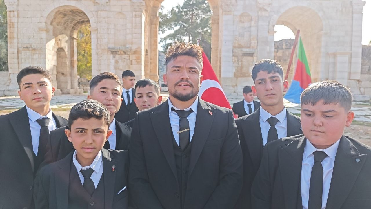 ogrenciler anvarzada zeybek oynadi 3 AL9IOcal