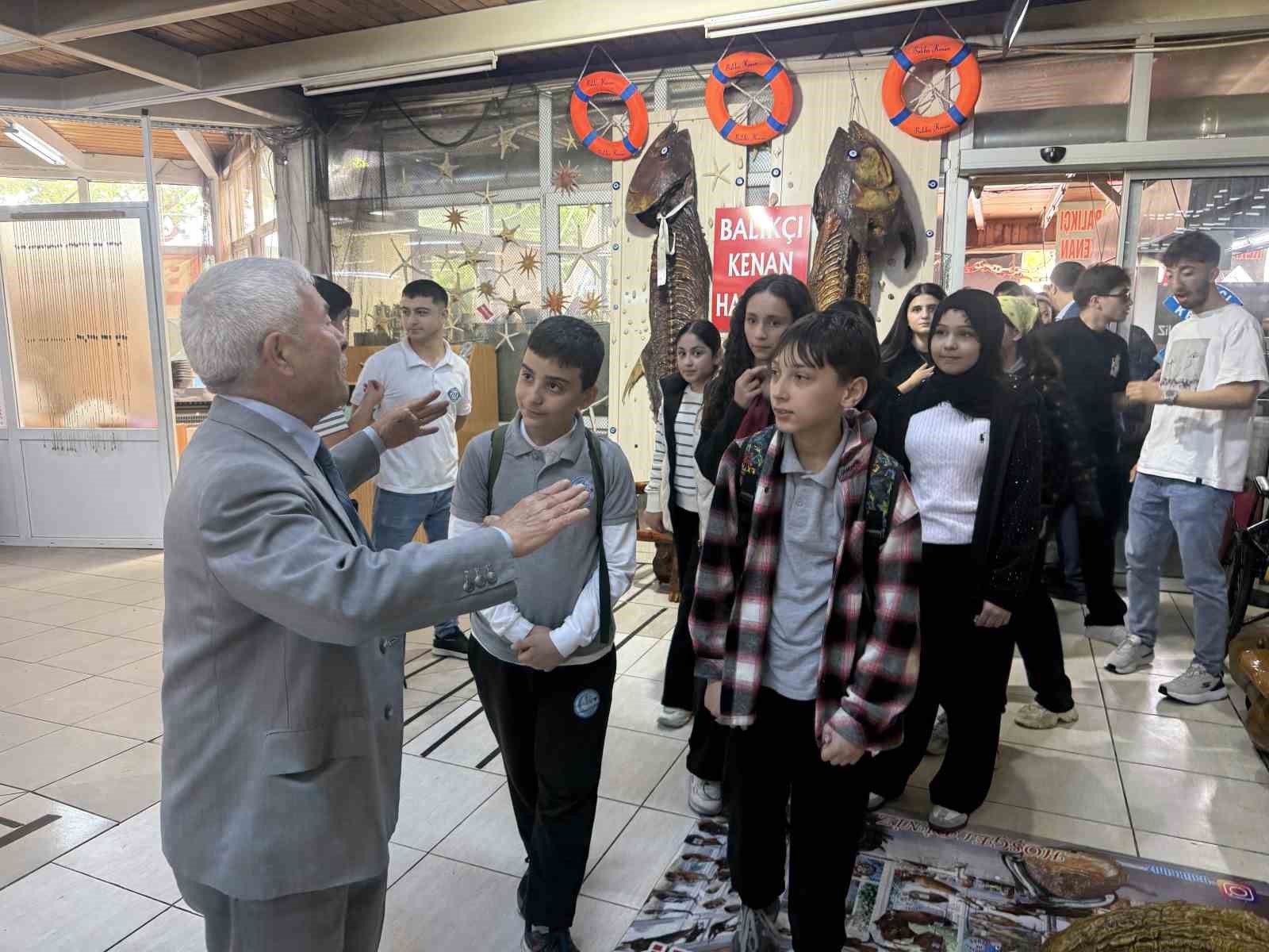 Öğrenciler balık yeme yarışması yaptı, birinci 4 çipura kazandı 5 ogrenciler balik yeme yarismasi yapti birinci 4 cipura kazandi 1 8E1HVfCO