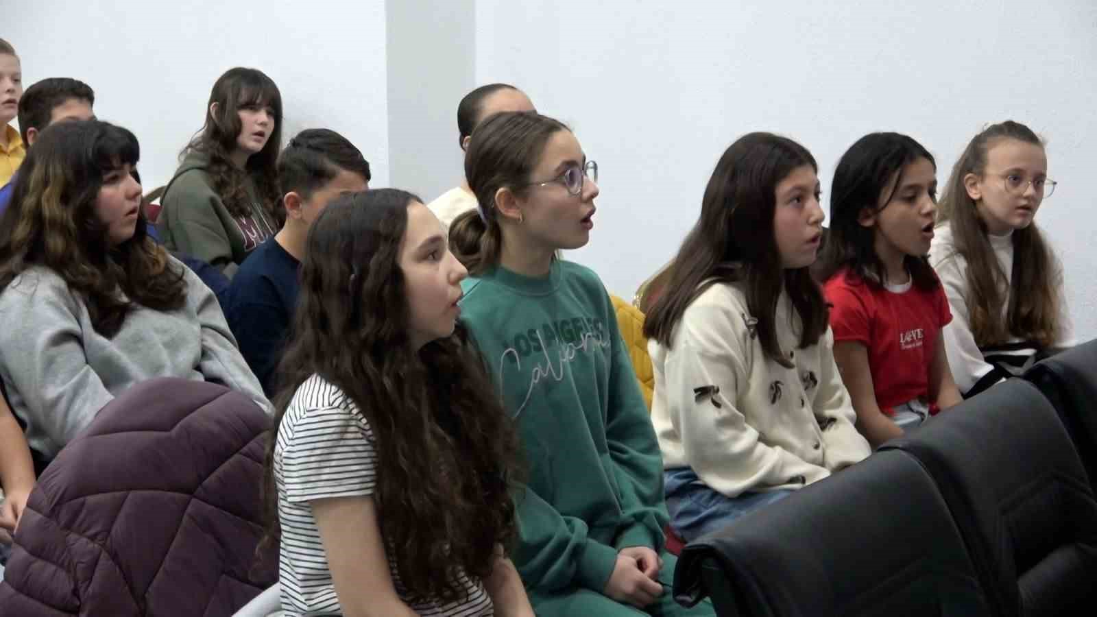 ogrenciler coksesli koroda yeteneklerini kesfediyor 0 vRDp2CsT