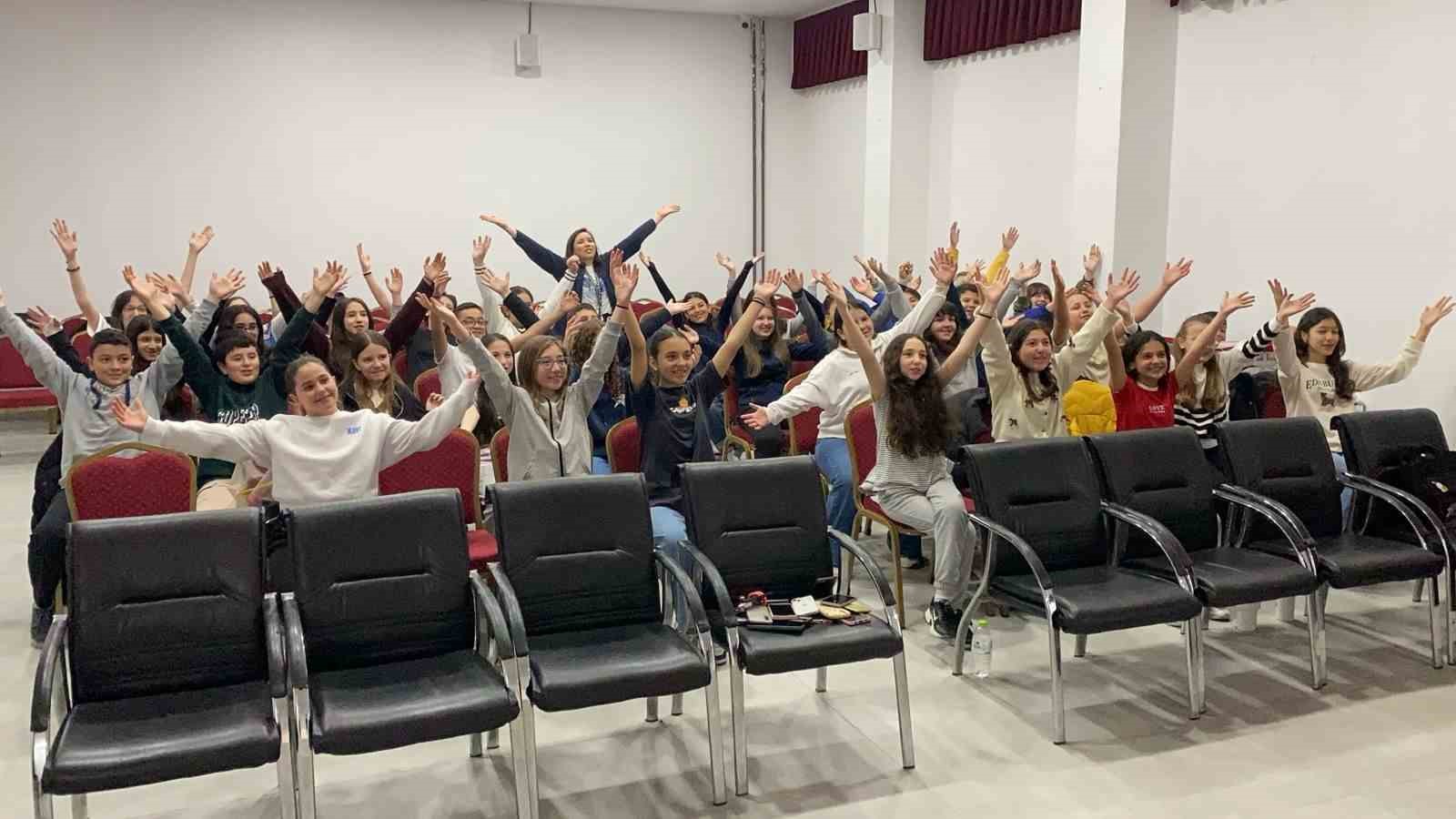 ogrenciler coksesli koroda yeteneklerini kesfediyor 1 cjvWFC6J