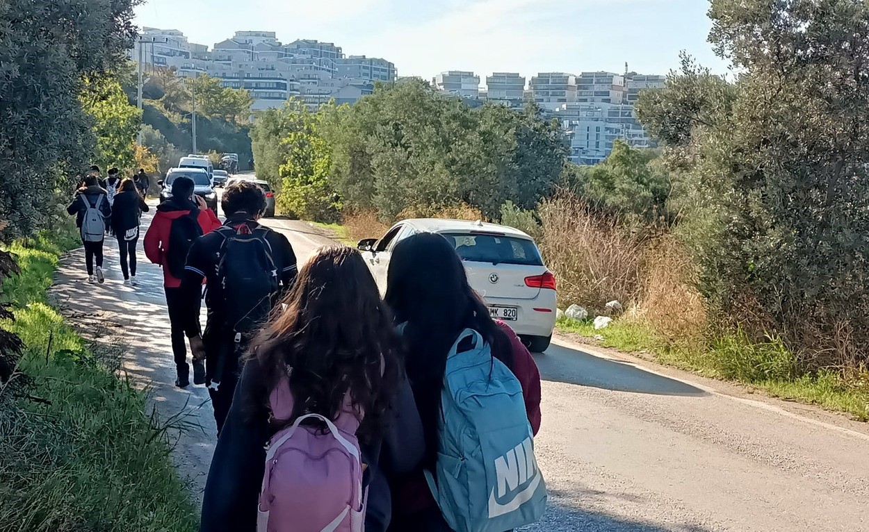 ogrenciler dersten cok nasil gelip gidecegini dusunuyor 1 LU6NPH2i