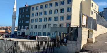 ogrenciler-dersten-cok-nasil-gelip-gidecegini-dusunuyor-YrNZH5Vf.jpg