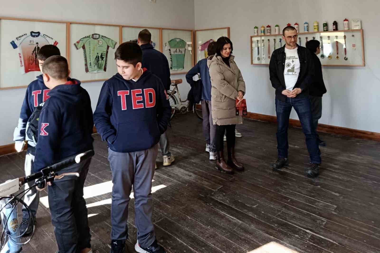 ogrenciler ertan aycetin bisikletevinde mysia yollarini tanidi 4 4AMMjK9L