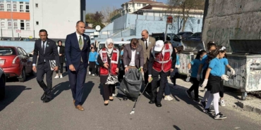 ogrenciler-hem-eglendi-hem-temizlik-yapti-F2vk9KUZ.jpg