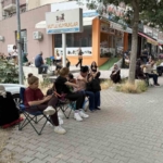 ogrenciler-iceride-veliler-disarida-ter-doktu-xJeWurgt.jpg