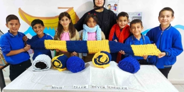 ogrenciler-kendi-atkilarini-orerek-kisa-hazirlaniyor-ZpSqd1qR.jpg