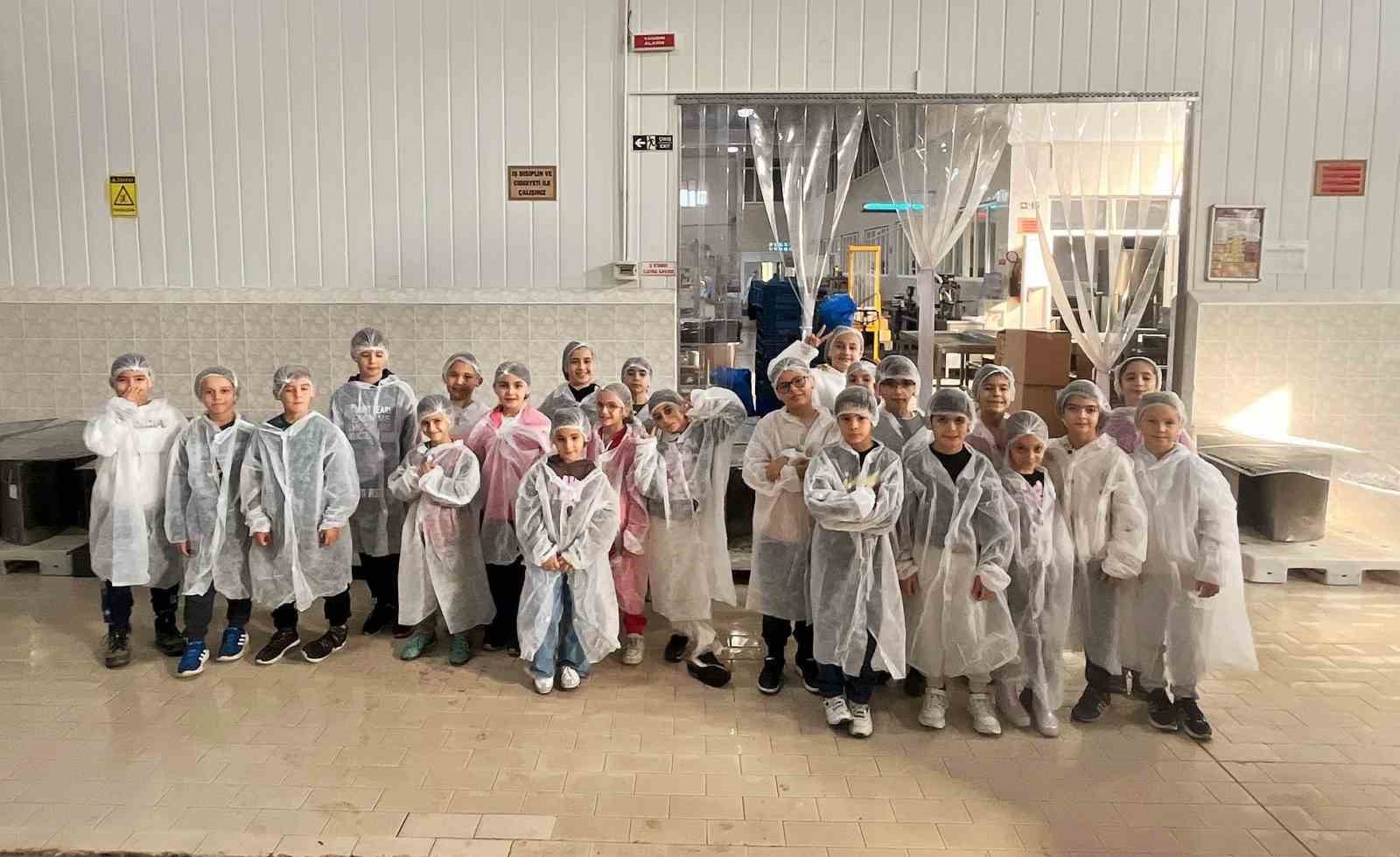 ogrenciler kestane sekeri uretimini yerinde gozlemledi 3 cBeyjbSV