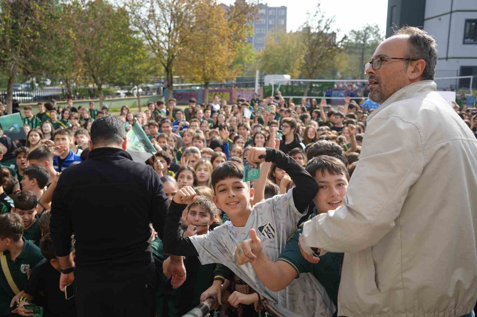 Öğrenciler, Kocaelisporlu futbolculara enerji verdi 10 ogrenciler kocaelisporlu futbolculara enerji verdi 6 6yMmOqyw