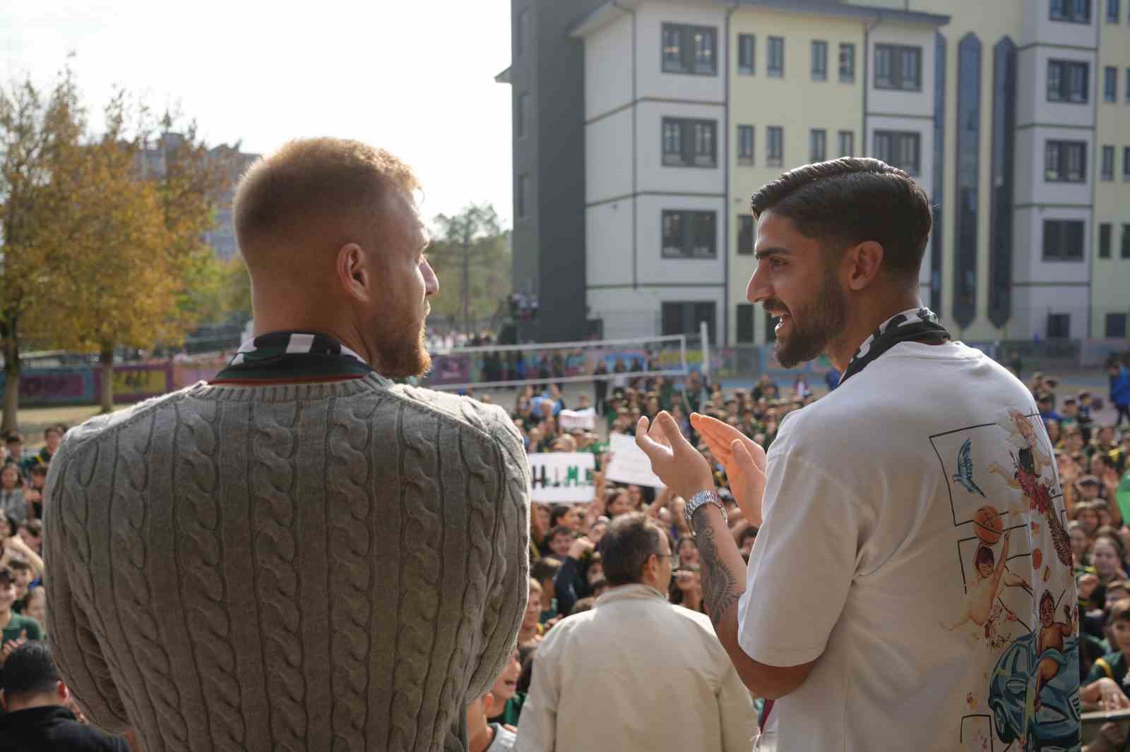 Öğrenciler, Kocaelisporlu futbolculara enerji verdi 11 ogrenciler kocaelisporlu futbolculara enerji verdi 7 FLY5escG