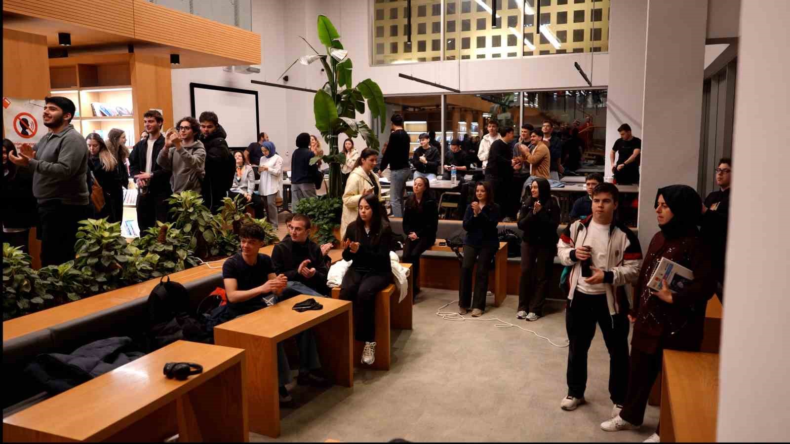 ogrenciler marsla girdi mehterle karsilandi 1 6ynjE2Sc