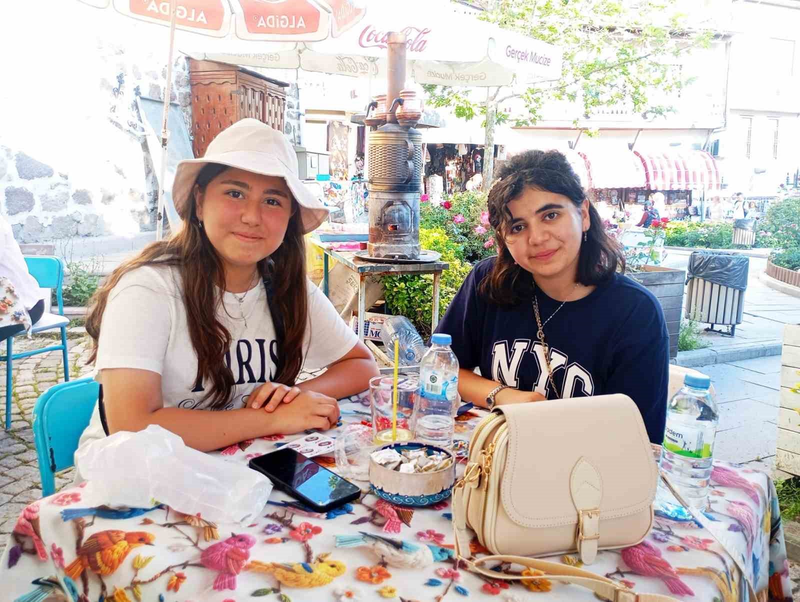 ogrenciler okuduklari romanlardaki mek nlari ankarada gezip gordu 0 qhrJMKIZ