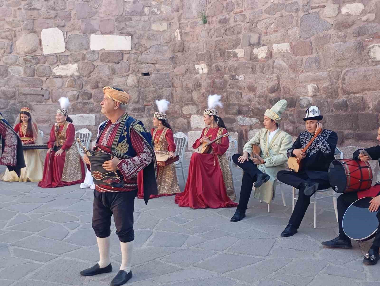 ogrenciler okuduklari romanlardaki mek nlari ankarada gezip gordu 2 NhARuY7e