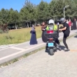 ogrenciler-polisler-tarafindan-sinava-yetistirildi-7vAhd7rD.jpg