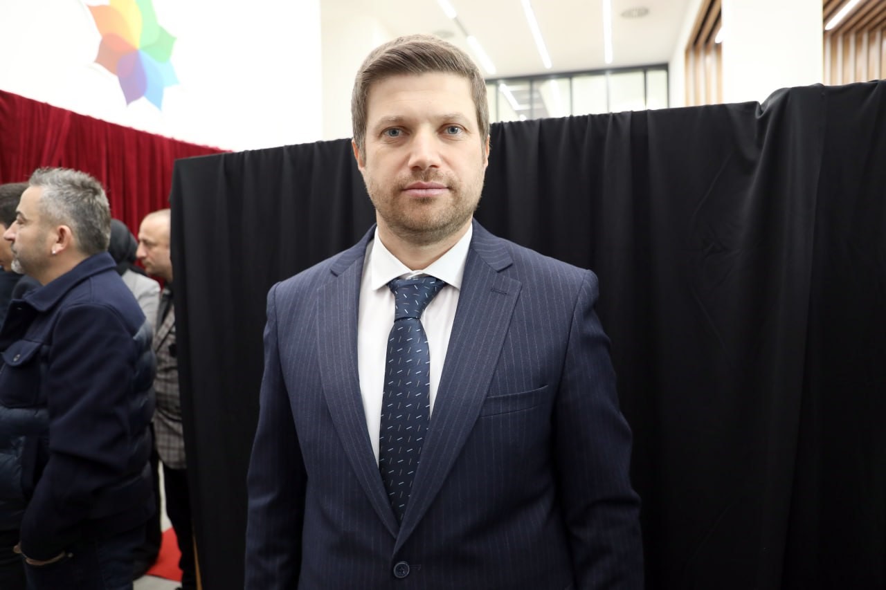 ogrenciler roman kahramanlarini tanitti 8 F7HR3J2t