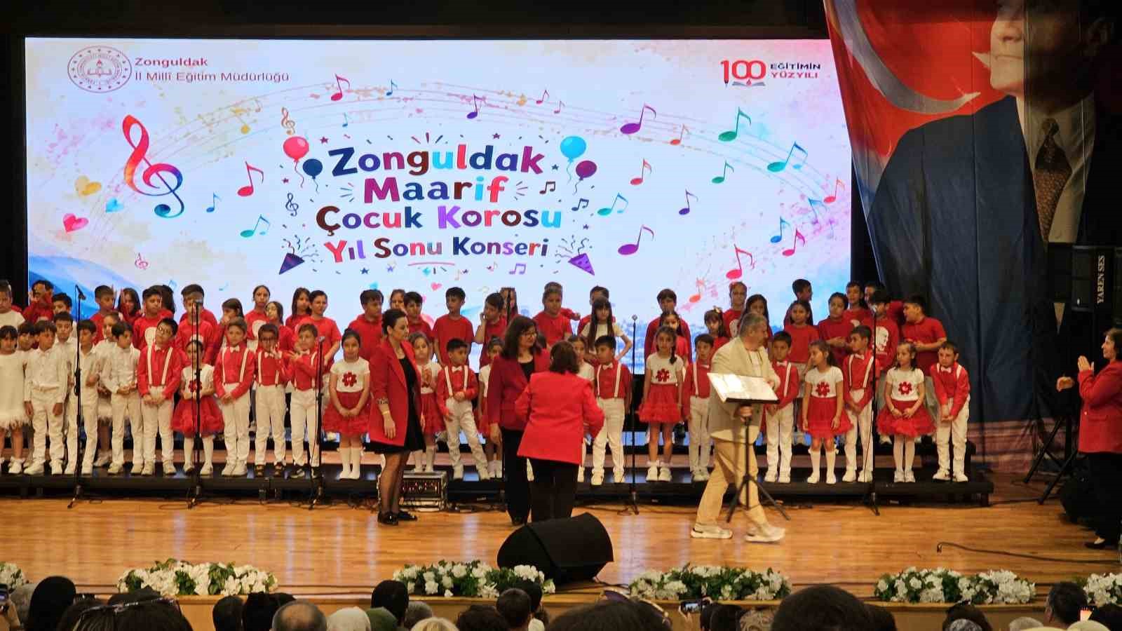 Öğrenciler sahnede devleşti, Maarif Öğrenci Korosu büyük ilgi gördü 5 ogrenciler sahnede devlesti maarif ogrenci korosu buyuk ilgi gordu 1 vDwnKKyI