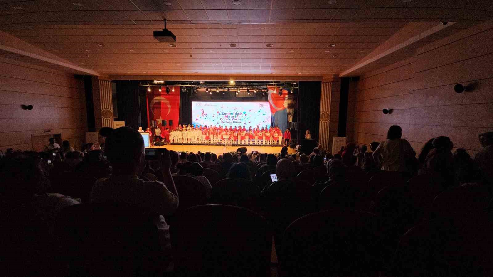 Öğrenciler sahnede devleşti, Maarif Öğrenci Korosu büyük ilgi gördü 7 ogrenciler sahnede devlesti maarif ogrenci korosu buyuk ilgi gordu 3 AjkVaETB