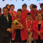 ogrenciler-sahnede-devlesti-maarif-ogrenci-korosu-buyuk-ilgi-gordu-ZYqAtKv8.jpg