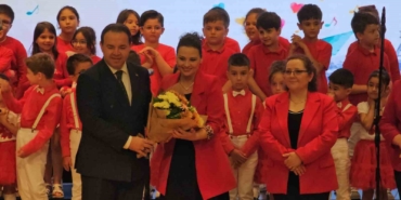 ogrenciler-sahnede-devlesti-maarif-ogrenci-korosu-buyuk-ilgi-gordu-ZYqAtKv8.jpg