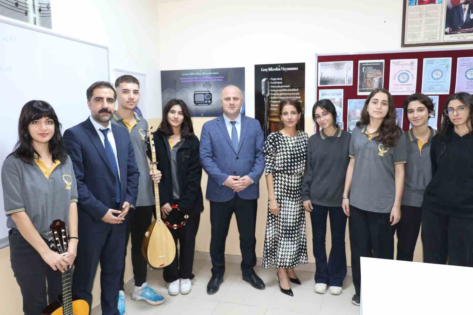ogrenciler sinav stresini genc radyo ile asiyor 4 WUKXkLyc