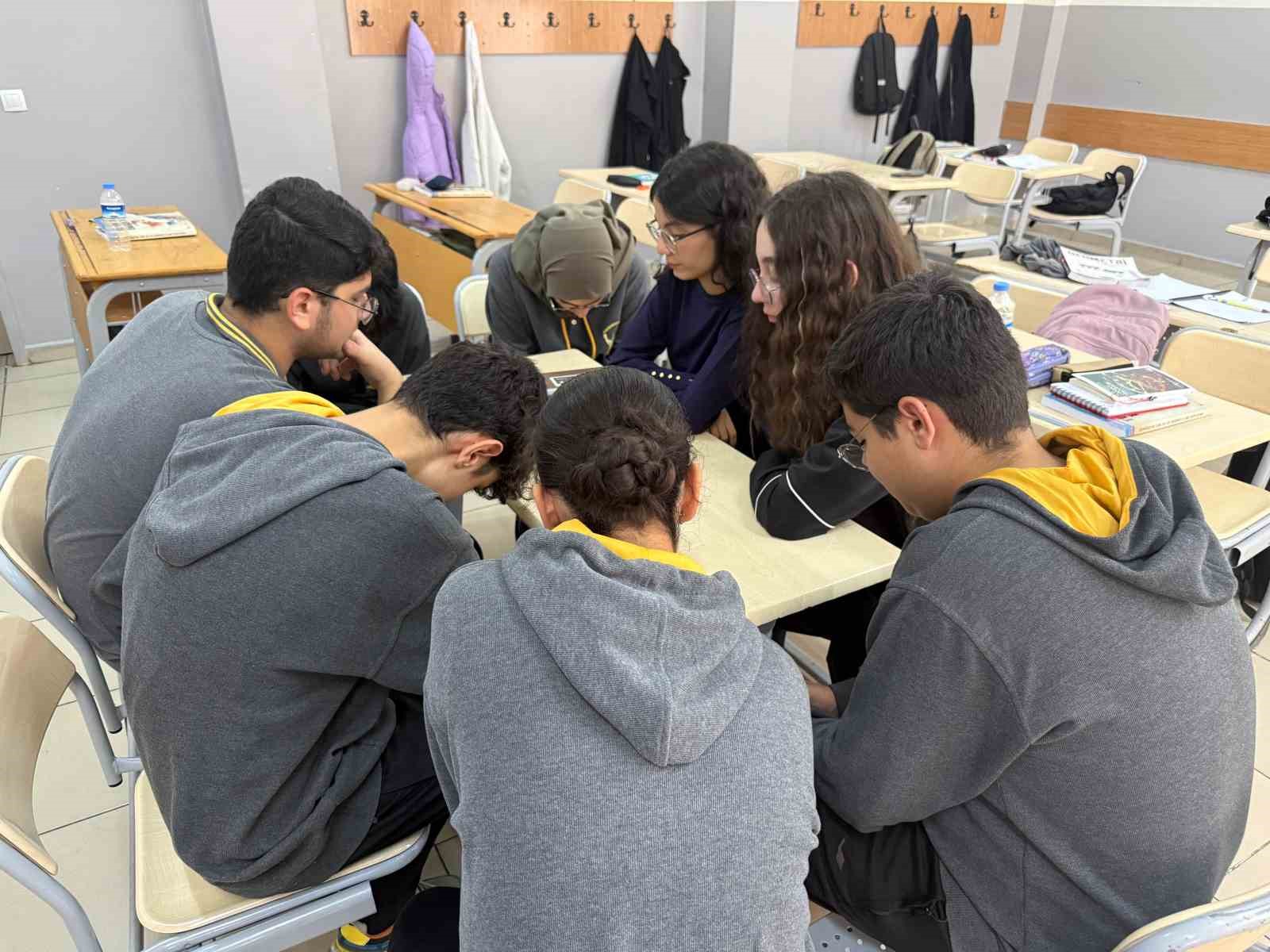 ogrenciler sinav stresini genc radyo ile asiyor 7 yYLZdPJ5