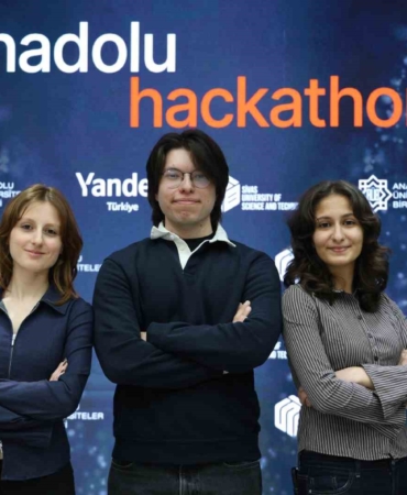 ogrenciler-sorunlara-yapay-zek-ile-cozum-uretti-anadolu-hackathonun-kazananlari-aciklandi-Mt5iqFVj.jpg