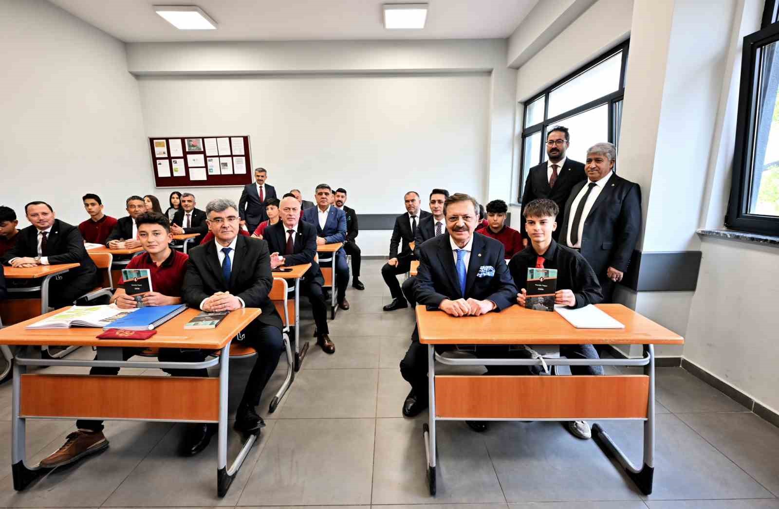ogrenciler talep etti hisarciklioglu togg fabrikasi ziyaretine onay verdi 3