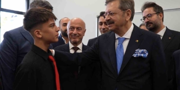 ogrenciler-talep-etti-hisarciklioglu-togg-fabrikasi-ziyaretine-onay-verdi-pmJFJiHN.jpg
