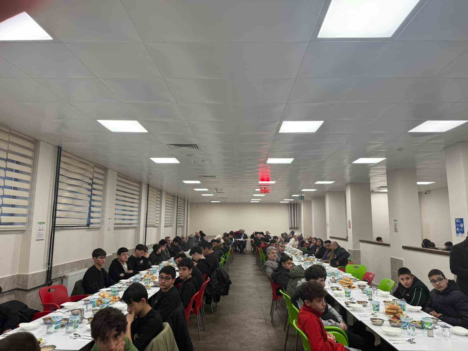 ogrenciler ve sehit aileleri ayni sofrada bulustu 1 TSNcNlEM