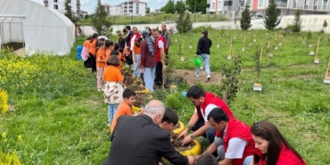 ogrenciler-yetistirdikleri-fideleri-toprakla-bulusturdu-zRwUMuqK.jpg