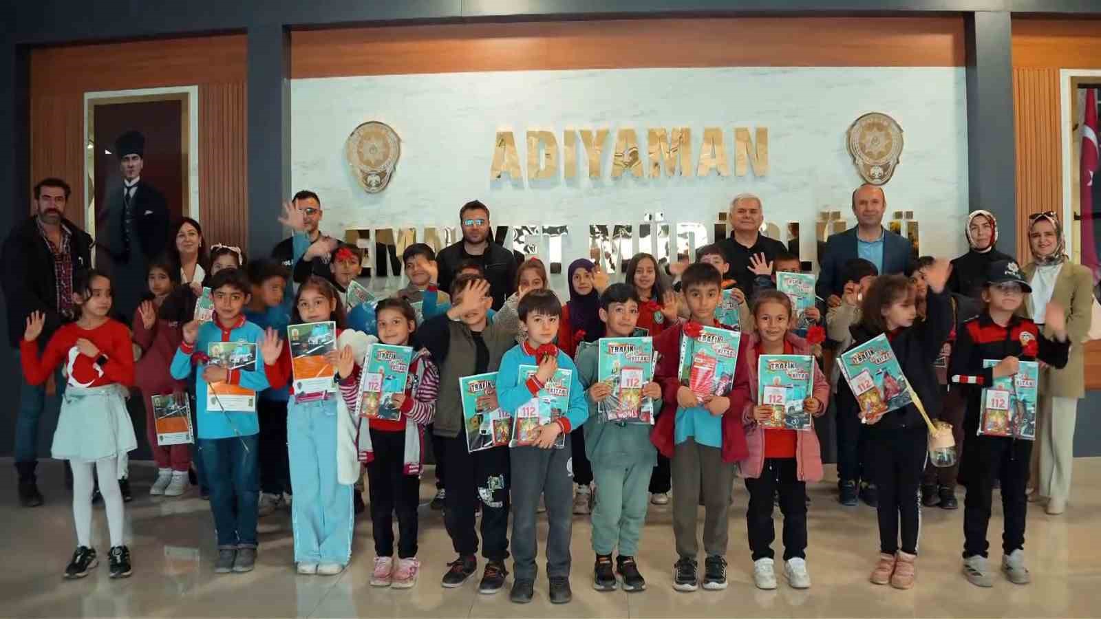 ogrencilerden polislere anlamli polis haftasi surprizi 0 6DURIep9