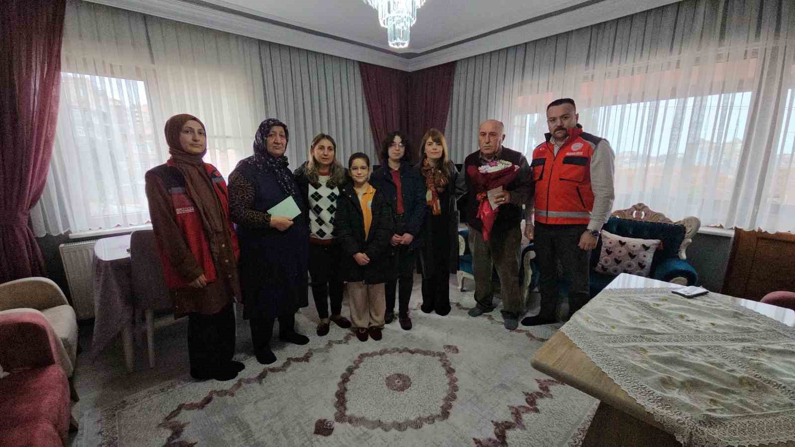 ogrencilerden sehit ailelerine vefa onlari unutmadigimizi gostermek istedik 3 KGH6OnyC