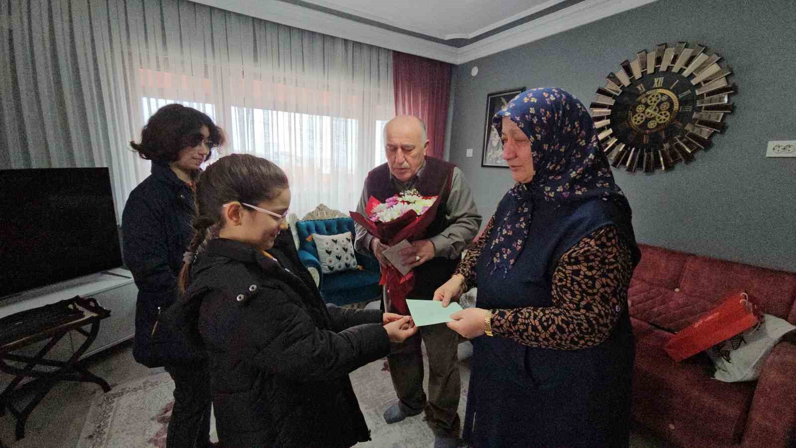 ogrencilerden sehit ailelerine vefa onlari unutmadigimizi gostermek istedik 4 rYVXkV8q