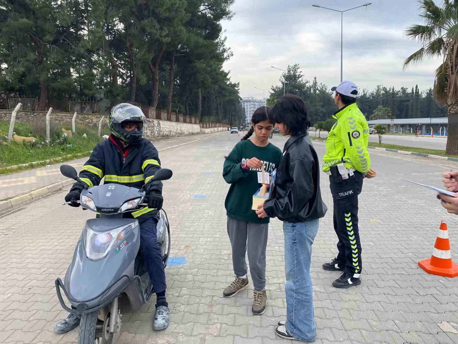 ogrencilerden suruculere hem sinav hem ikram 4 AjnZ2rAD